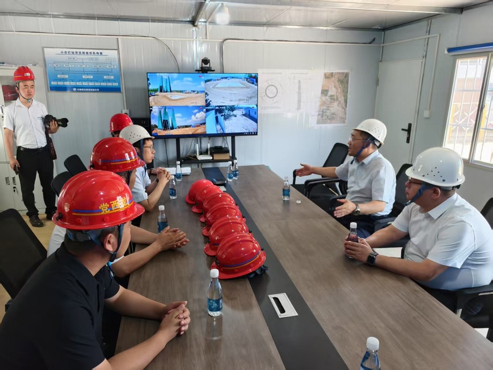 陜煤集團基本建設(shè)部副總經(jīng)理王建立赴陜煤建設(shè)礦建二公司小莊煤礦義門風(fēng)井項目籌備現(xiàn)場調(diào)研