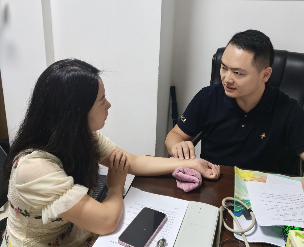 ?陜煤建設(shè)開展“中醫(yī)理療進(jìn)企業(yè)”活動(dòng)