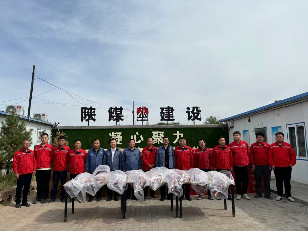 郭家灘礦業(yè)公司總經(jīng)理宋隆蒞臨陜煤建設(shè)礦建二公司郭家灘項目部進行“雙節(jié)”前慰問